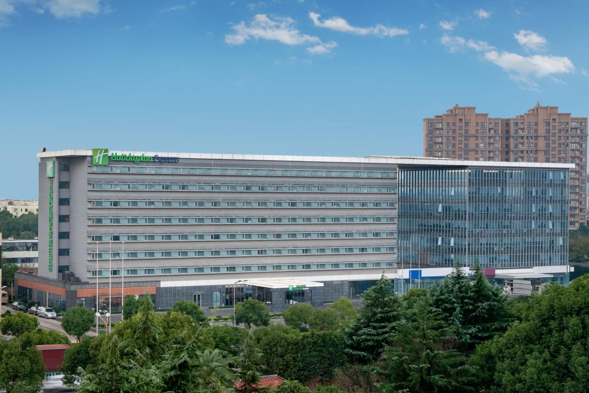 Holiday Inn Express Shanghai New Hongqiao, An Ihg Hotel Екстериор снимка