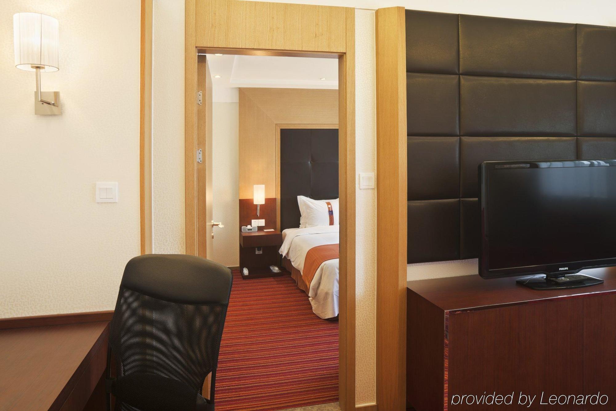 Holiday Inn Express Shanghai New Hongqiao, An Ihg Hotel Екстериор снимка
