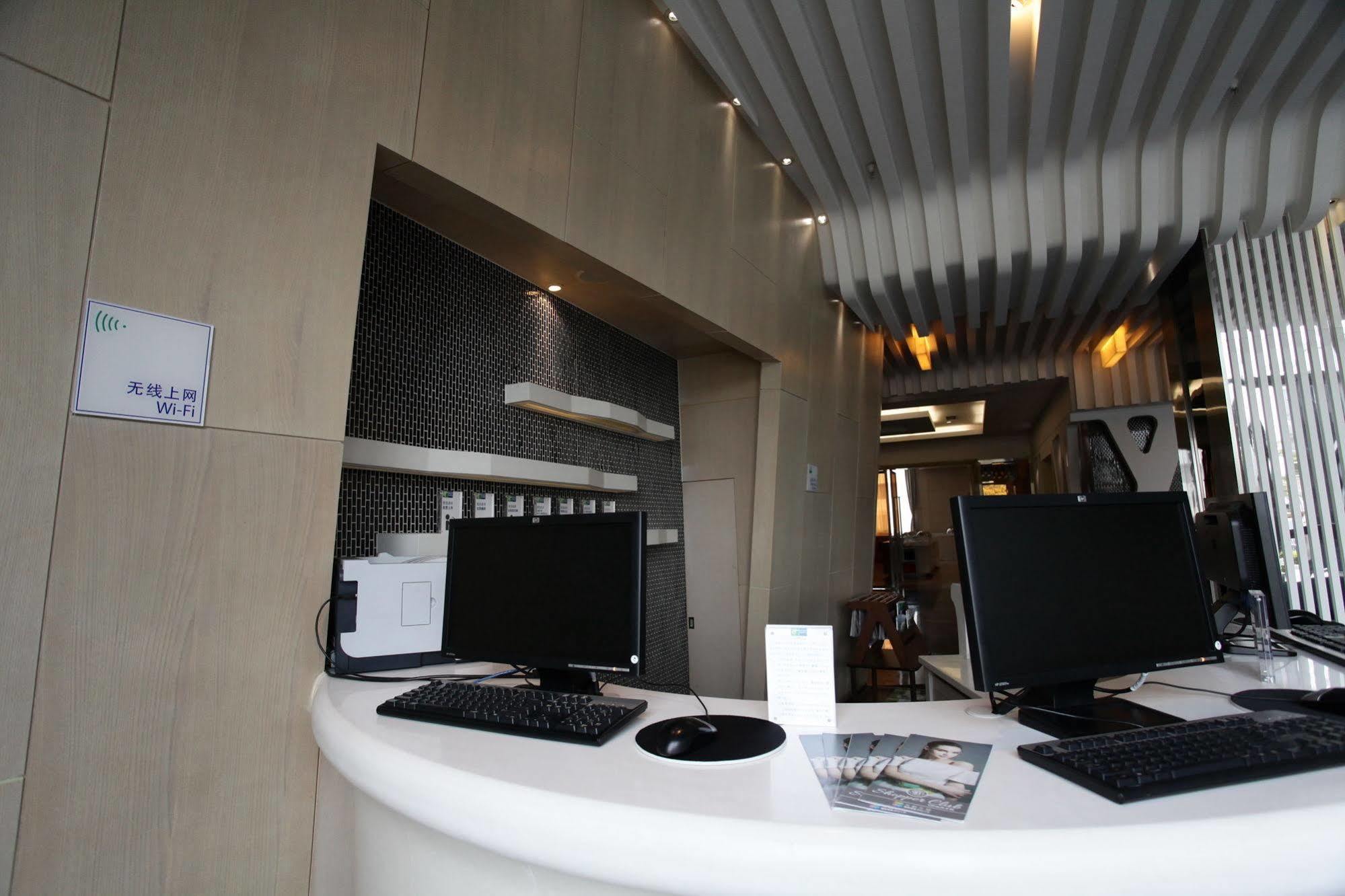 Holiday Inn Express Shanghai New Hongqiao, An Ihg Hotel Екстериор снимка